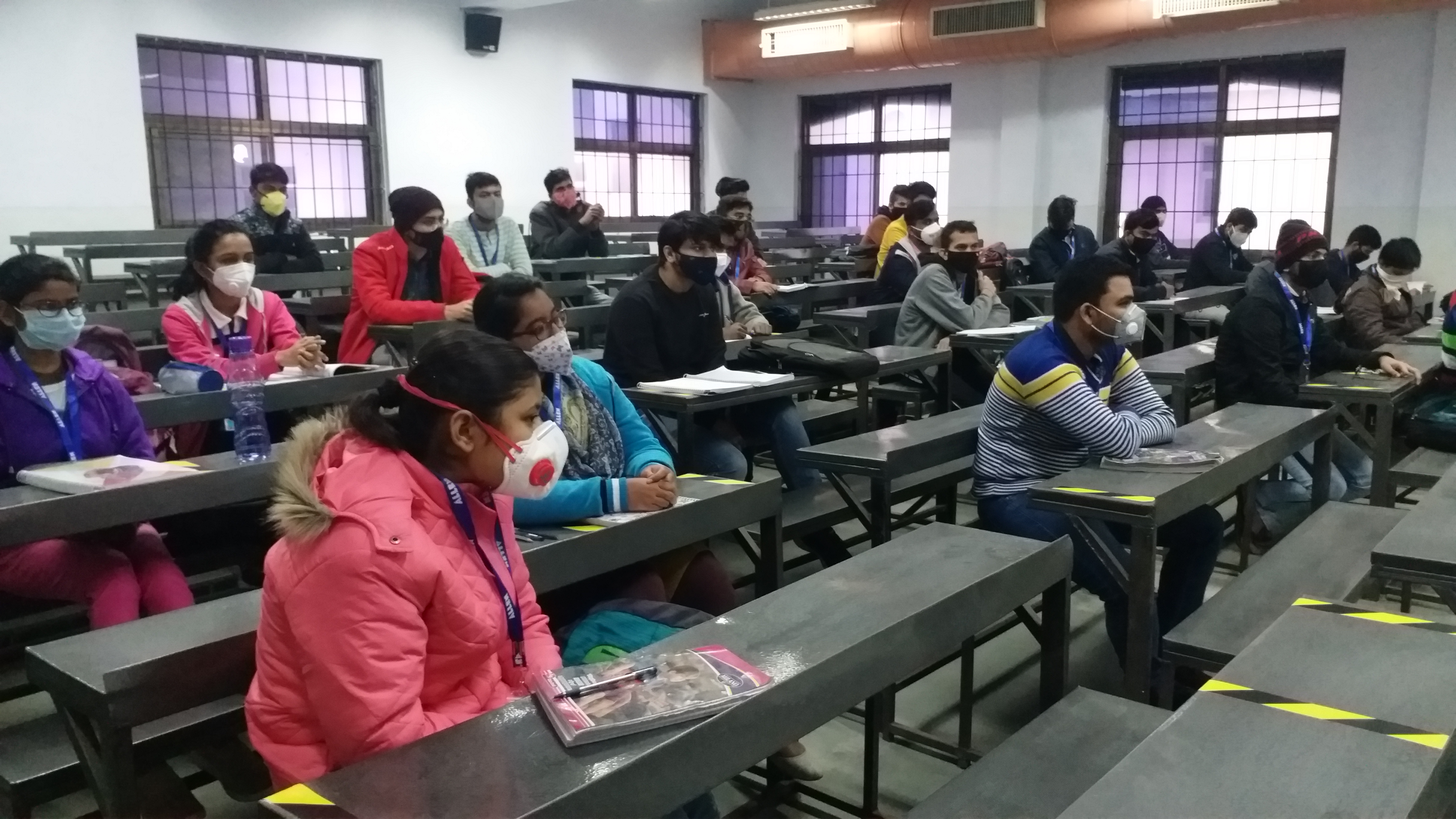 Coaching institute starts in Kota, कोरोना गाइडलाइन की पालना