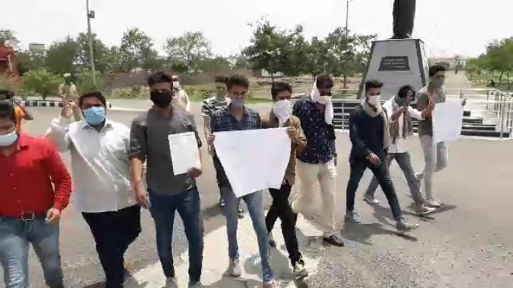 कोटा यूनिवर्सिटी में विरोध-प्रदर्शन, Protests at Kota University