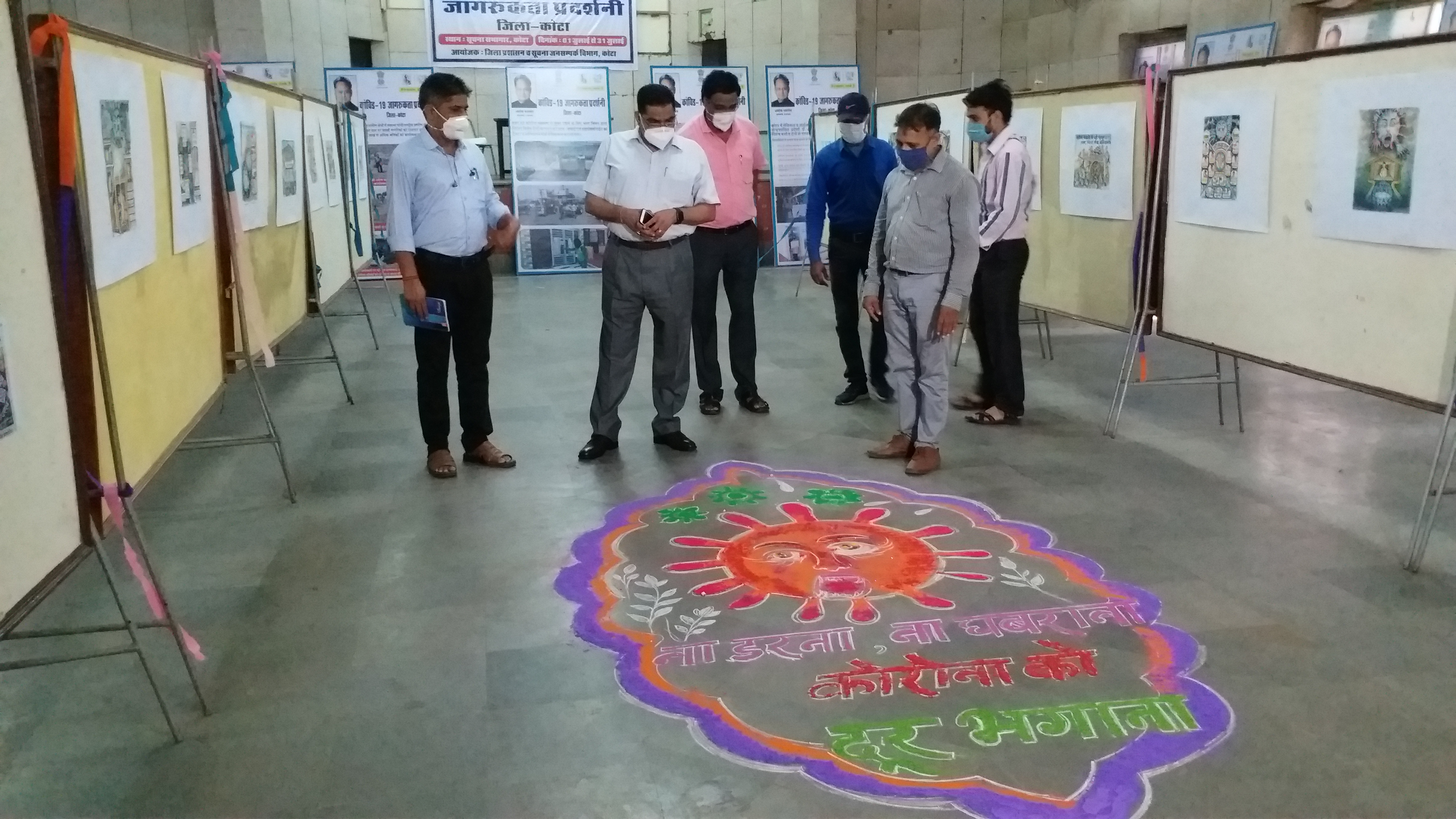 Corona exhibition organized, प्रदर्शनी में कार्टून की 70 पेंटिंग मौजूद