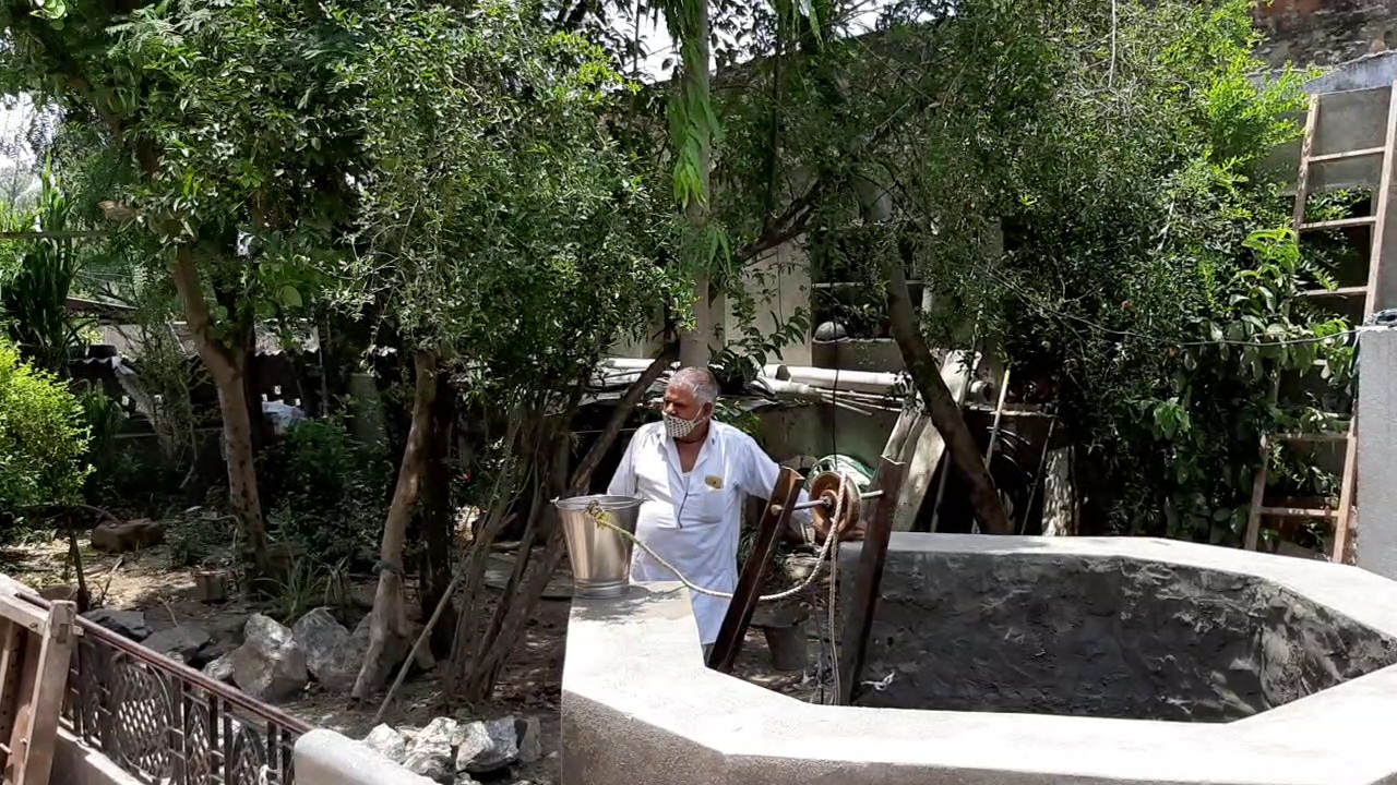 A family dug well to solve the water problem while lockdown