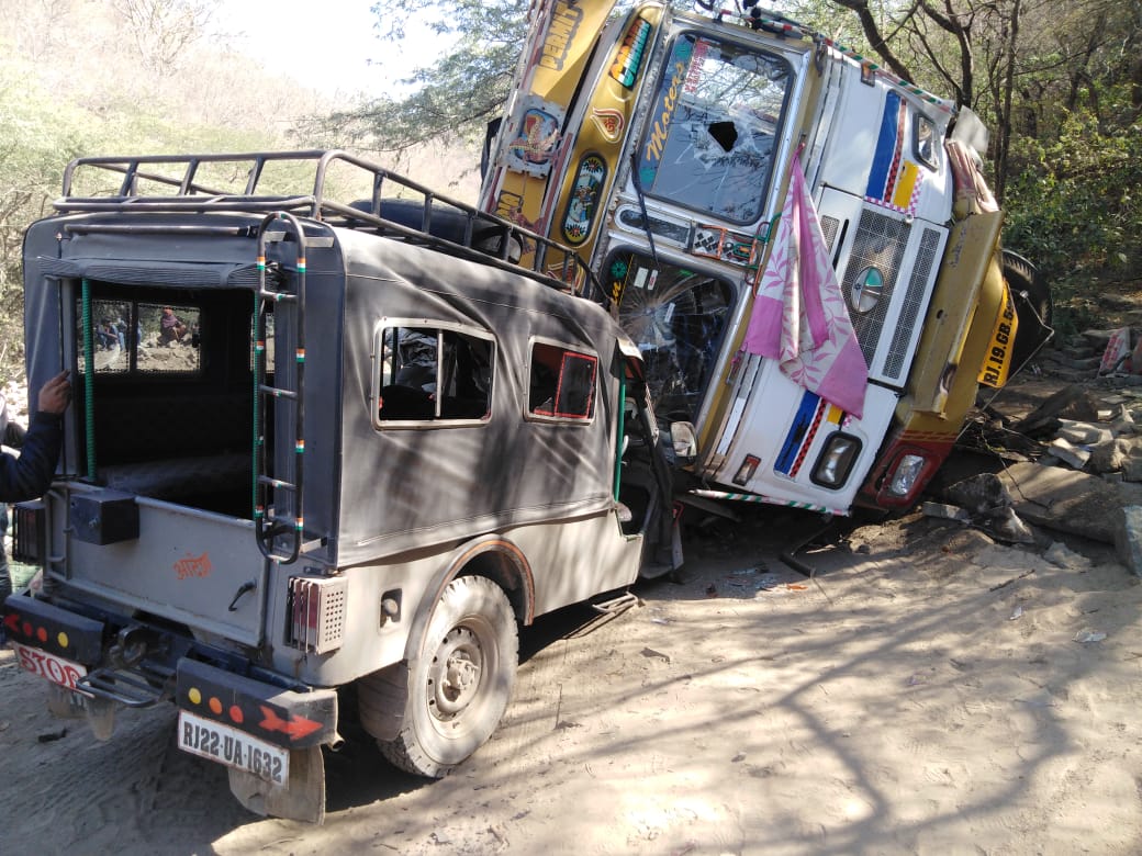 Bus overturns in Sawai Madhopur,  Road accident in Sawai Madhopur