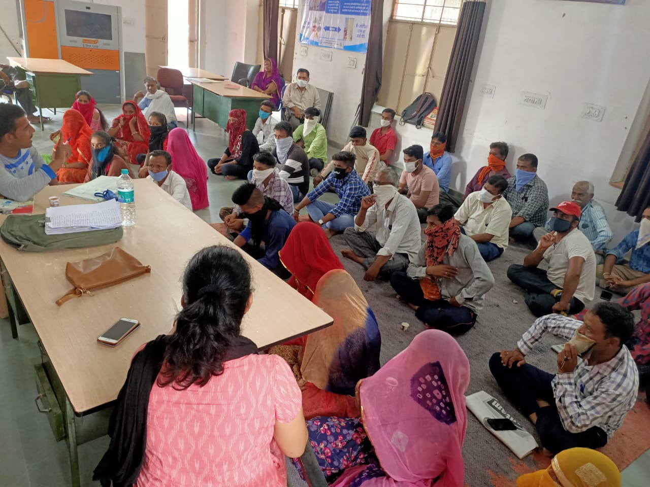 मेट प्रशिक्षण शिविर में भाग ले रहे लोग, People attending Mate training camp