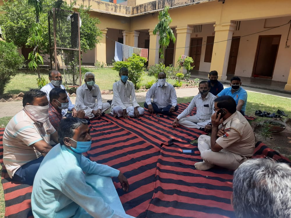 सीएलजी सदस्यों और स्थानीय व्यापारियों की बैठक, Meeting of CLG members and local traders