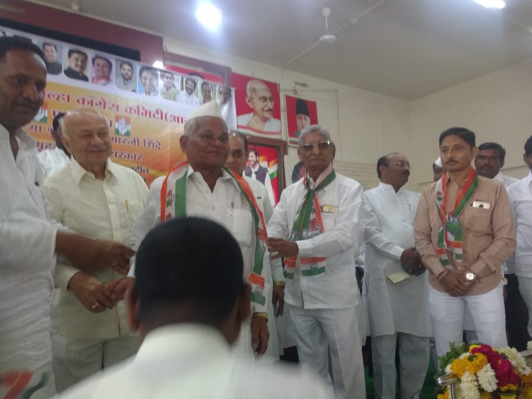 Former MLA Dhanaji sathe enter congress in solapur