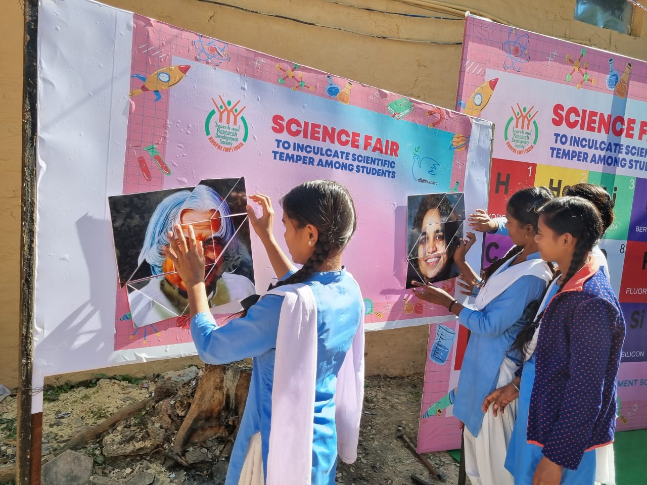 Children became scientists in science fair