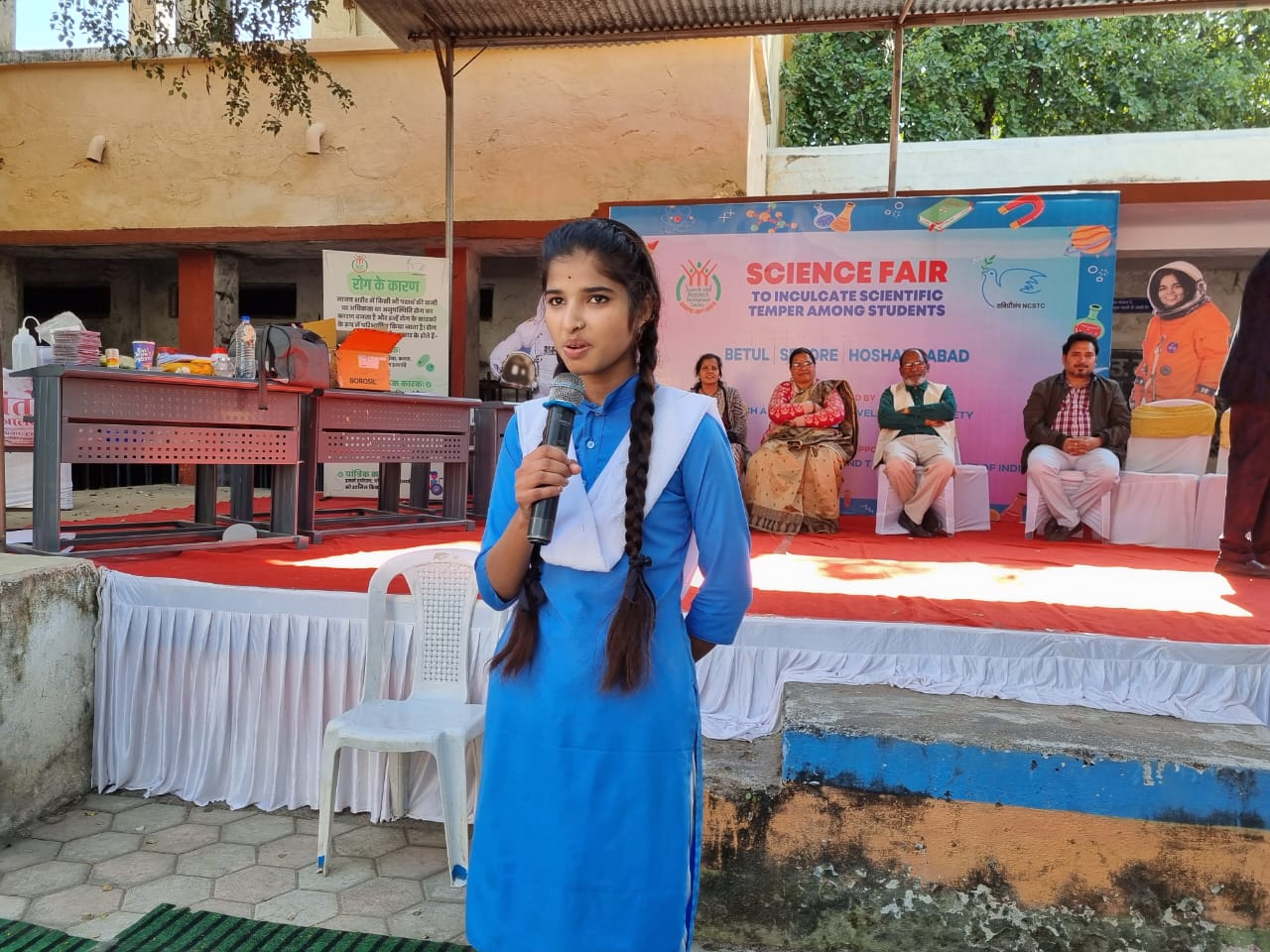 Children became scientists in science fair