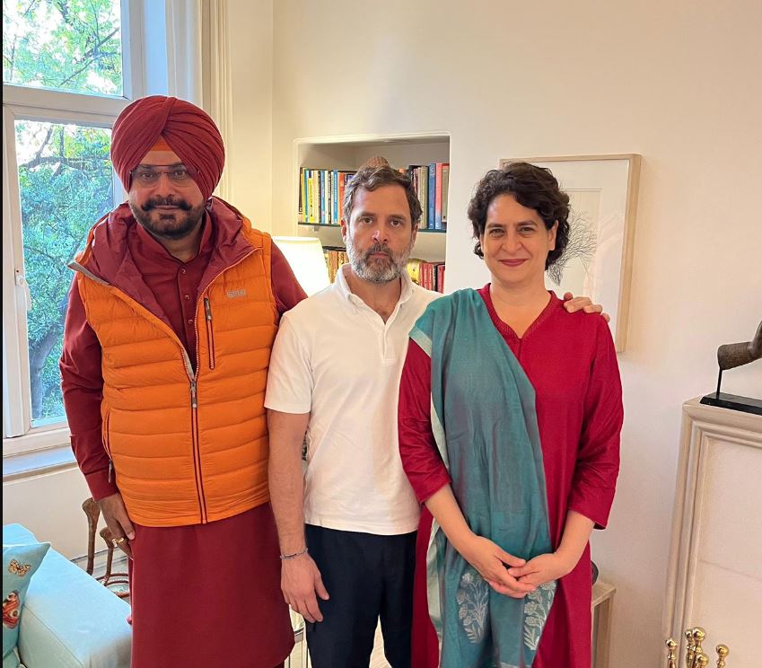 Navjot Sidhu's first meeting with Rahul and Priyanka Gandhi after release