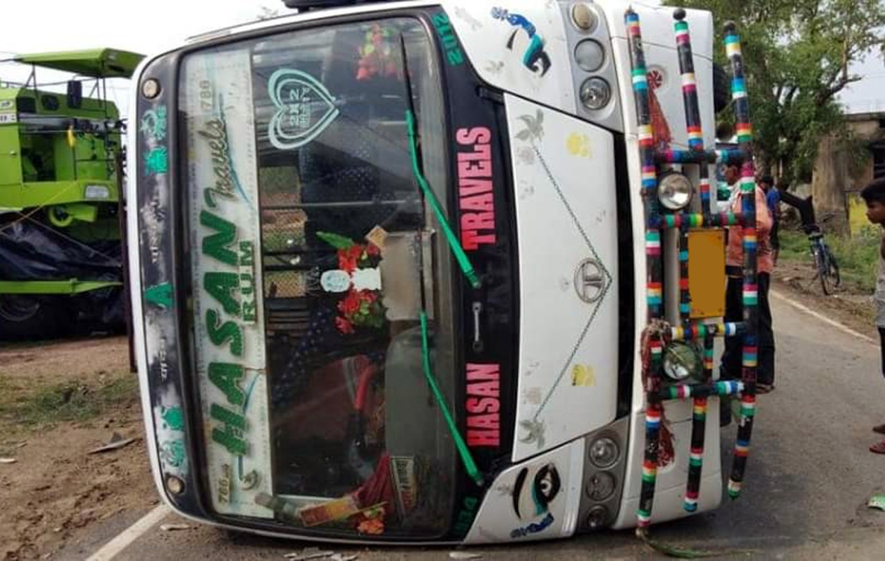 Strong storm and rain wreaked havoc two mobile towers crashed  in Sheikhpura