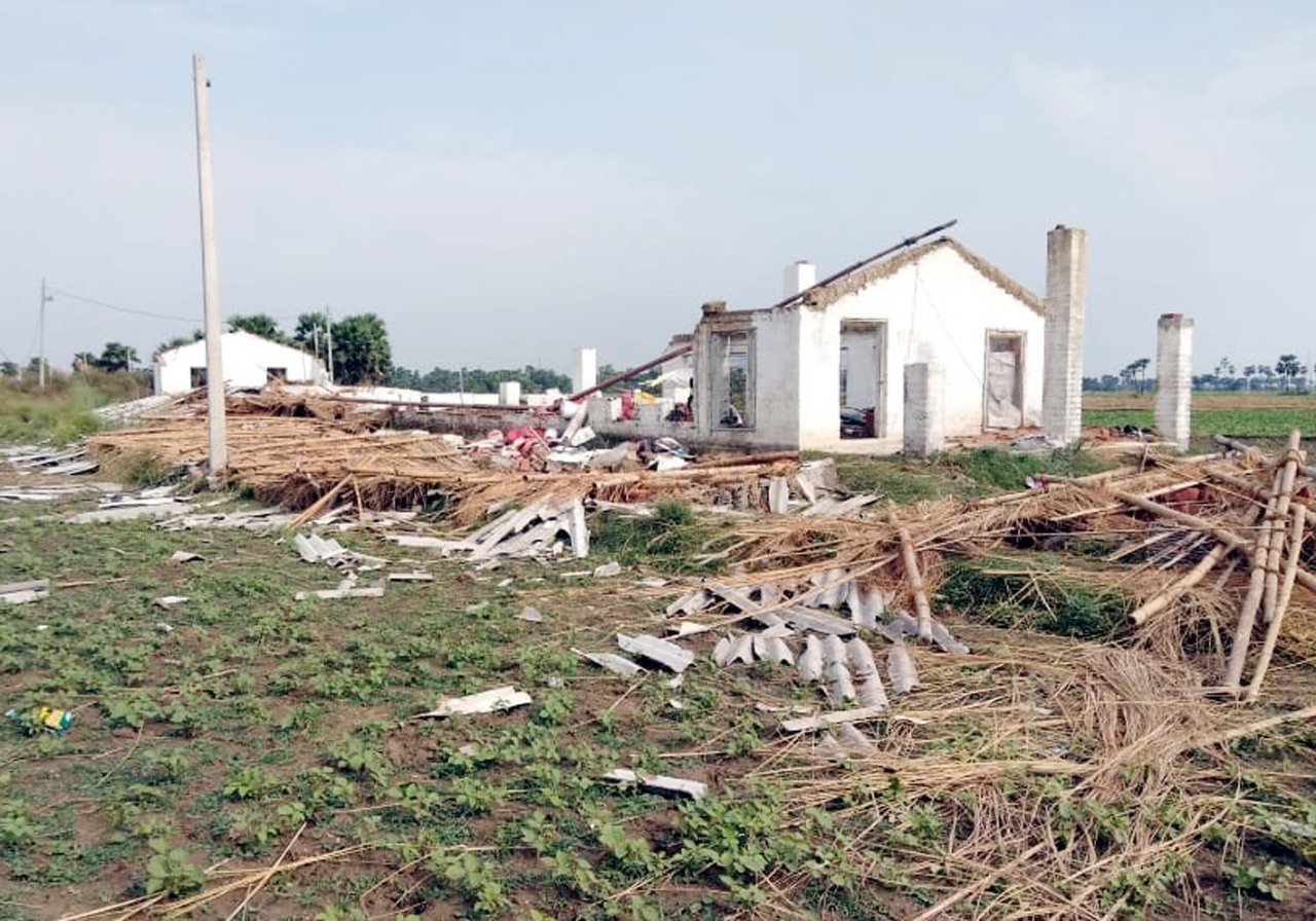 Strong storm and rain wreaked havoc two mobile towers crashed  in Sheikhpura