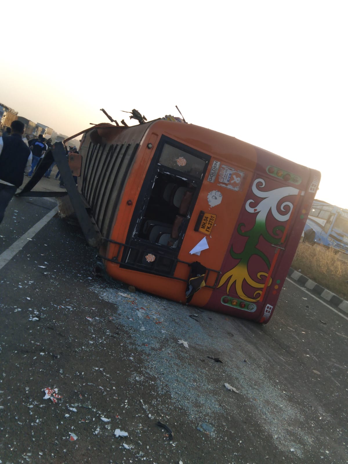 Many people dies in Truck and Bus accident  Truck and Bus accident in Maharashtra  Truck and Bus accident in Shiradi  ದೇವಸ್ಥಾನದ ಬಳಿ ಬಸ್​ ಟ್ರಕ್​ ಮುಖಾಮುಖಿ ಡಿಕ್ಕಿ  ಭೀಕರ ರಸ್ತೆ ಅಪಘಾತ  ಸಾಯಿಬಾಬಾ ಭಕ್ತಾದಿಗಳು ಸಾವು  ಶಿರಡಿ ಕ್ಷೇತ್ರದಲ್ಲಿ ಭೀಕರ ರಸ್ತೆ ಅಪಘಾತ  10ಕ್ಕೂ ಹೆಚ್ಚು ಜನರು ಮೃತ  ಶಿರಡಿಯಲ್ಲಿ ಭೀಕರ ರಸ್ತೆ ಅಪಘಾತ  ಬಸ್ ಮತ್ತು ಟ್ರಕ್ ಮುಖಾಮುಖಿ ಡಿಕ್ಕಿ  ಮುಂಬೈನಿಂದ ಶಿರಡಿಗೆ ಬರುತ್ತಿದ್ದ ಖಾಸಗಿ ಕಂಫರ್ಟ್ ಬಸ್