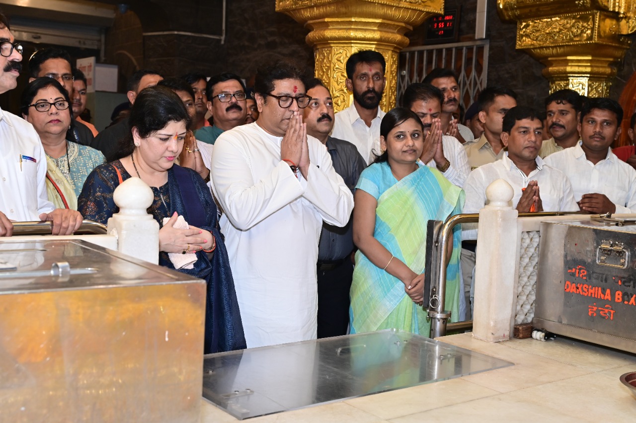 Raj Thackeray Bows Down to Consort Sai Charan