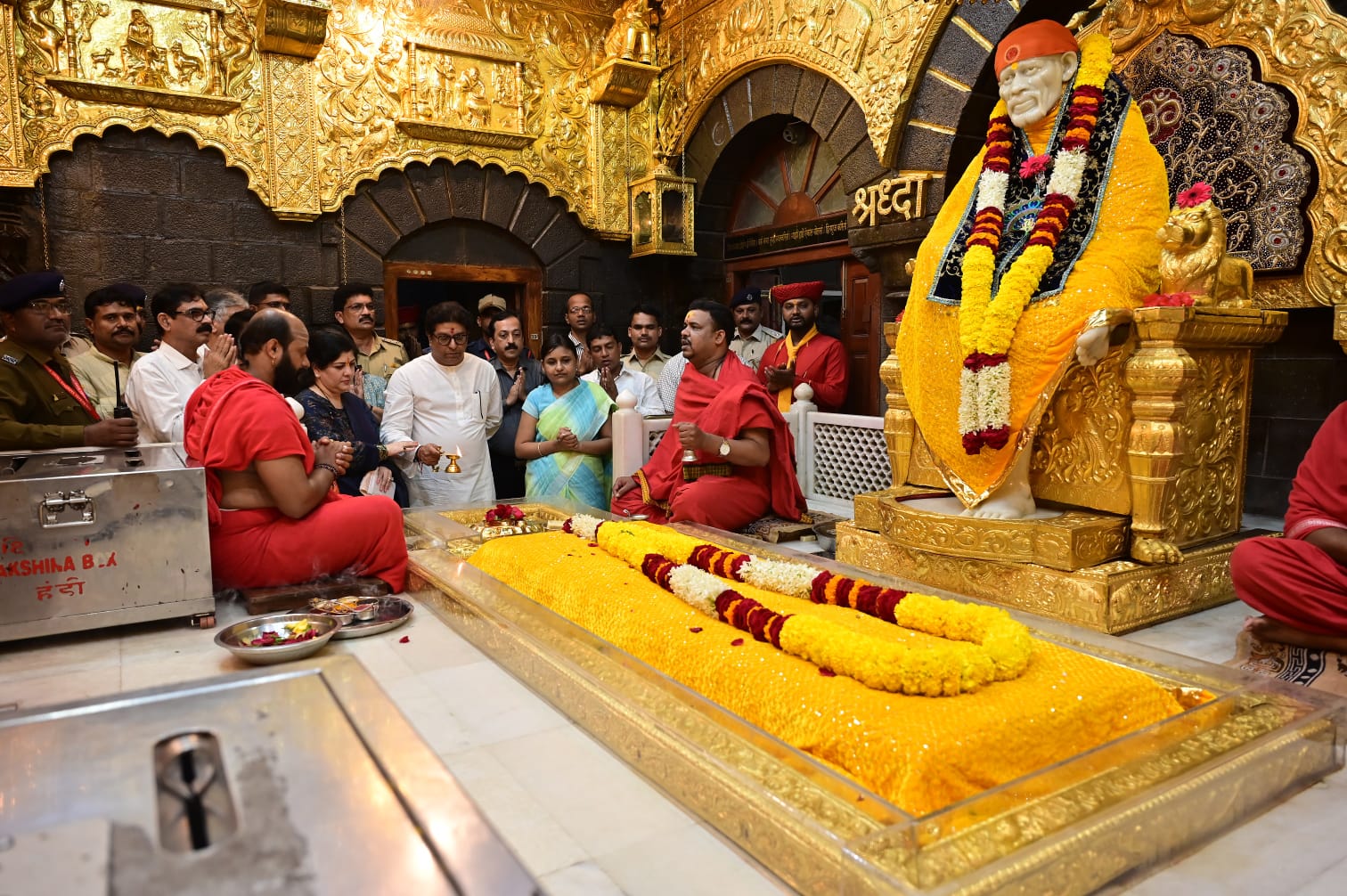 Raj Thackeray Bows Down to Consort Sai Charan