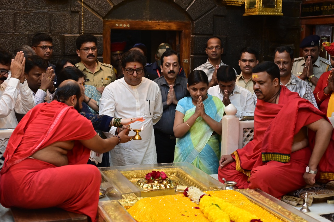 Raj Thackeray Bows Down to Consort Sai Charan