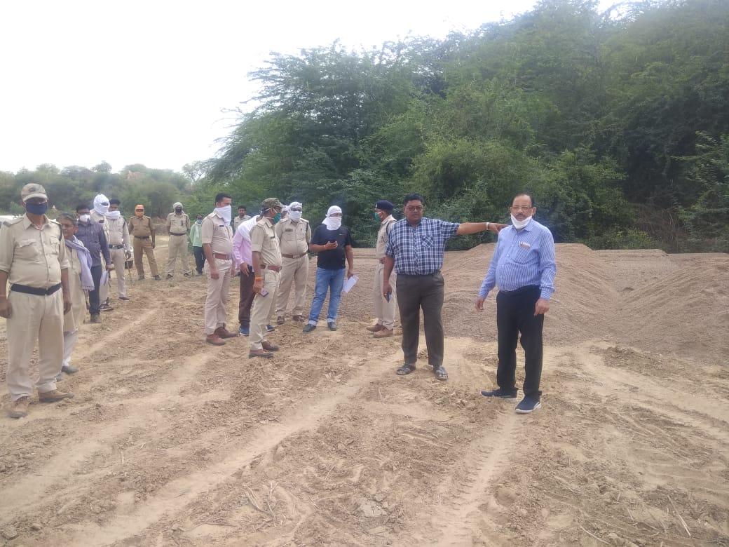 police taken action against illegal mining of sand in bhind