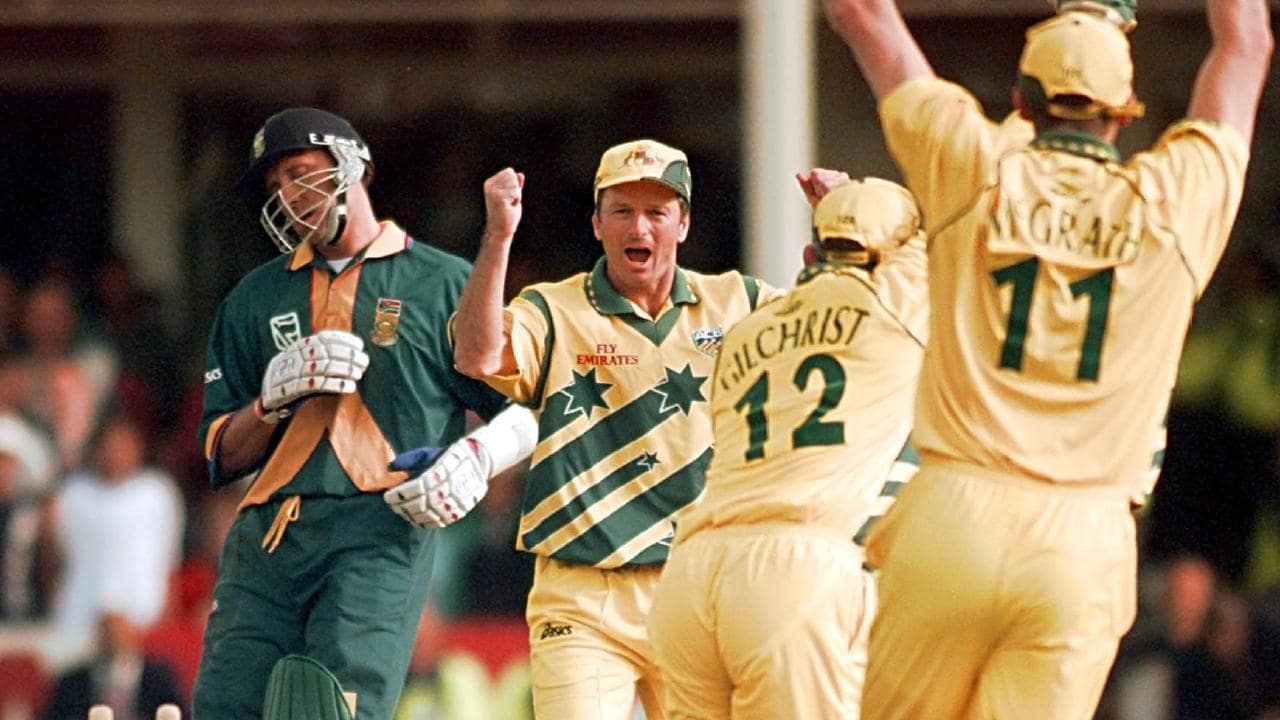 Steve Waugh celebrates with his players as they qualified for the final after the second semifinal ended in a draw.