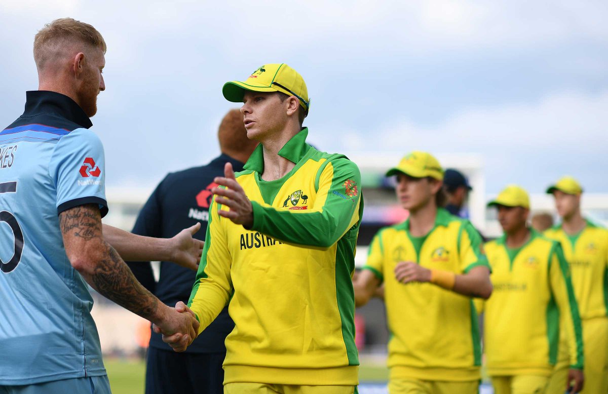 Steve Smith shakes hand with Ben Stokes.