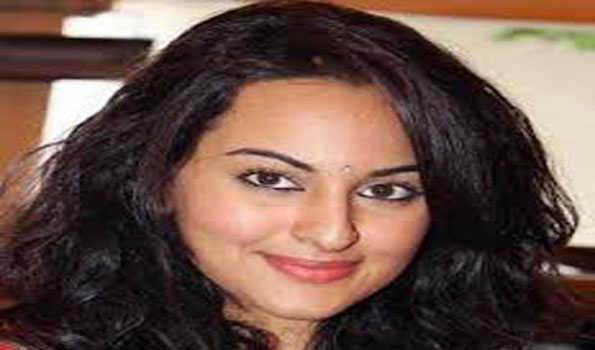 bollywood actress sonakshi sinha will auction off her favorite item to help the workers