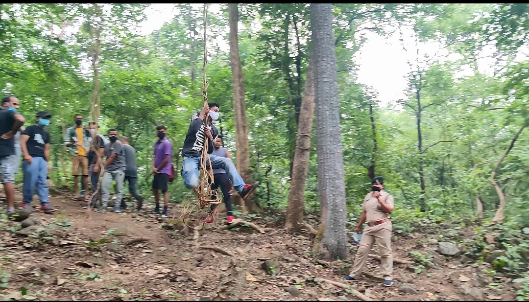 hundreds of tourists participated in jungle trip in keshkal forest division of kondagaon