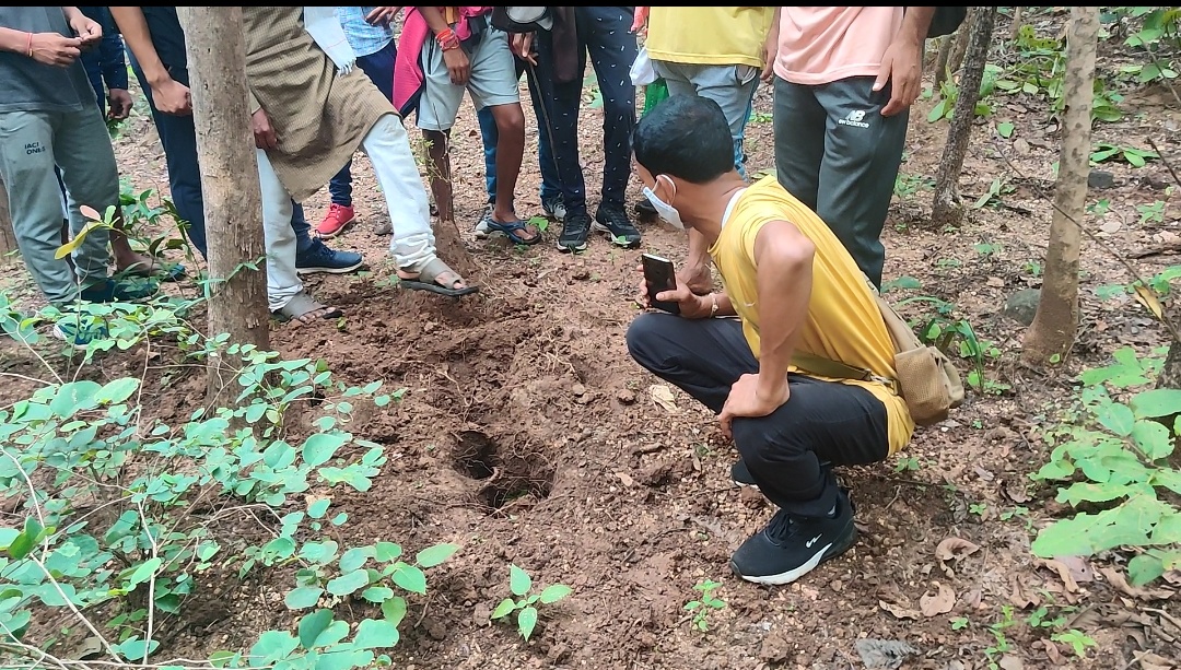 hundreds of tourists participated in jungle trip in keshkal forest division of kondagaon