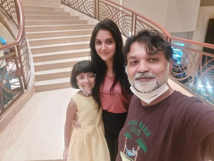 Srijit Mukherjee celebrates birthday with his wife Rafiath Rashid Mithila and daughter Ayra
