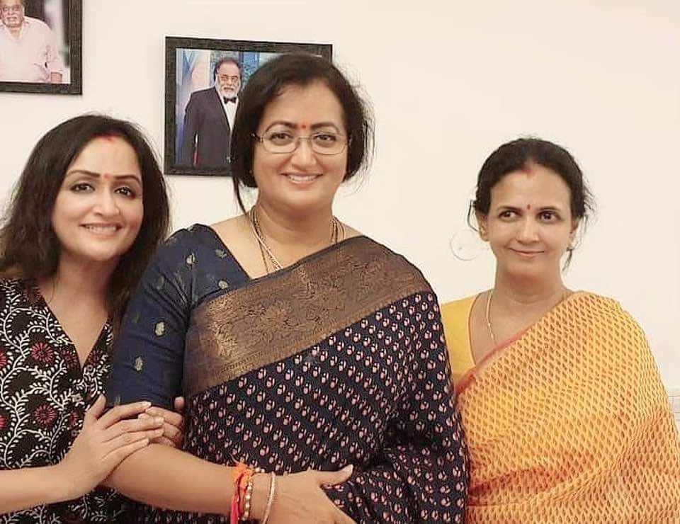 Sumalatha Ambareesh celebration victory with friends