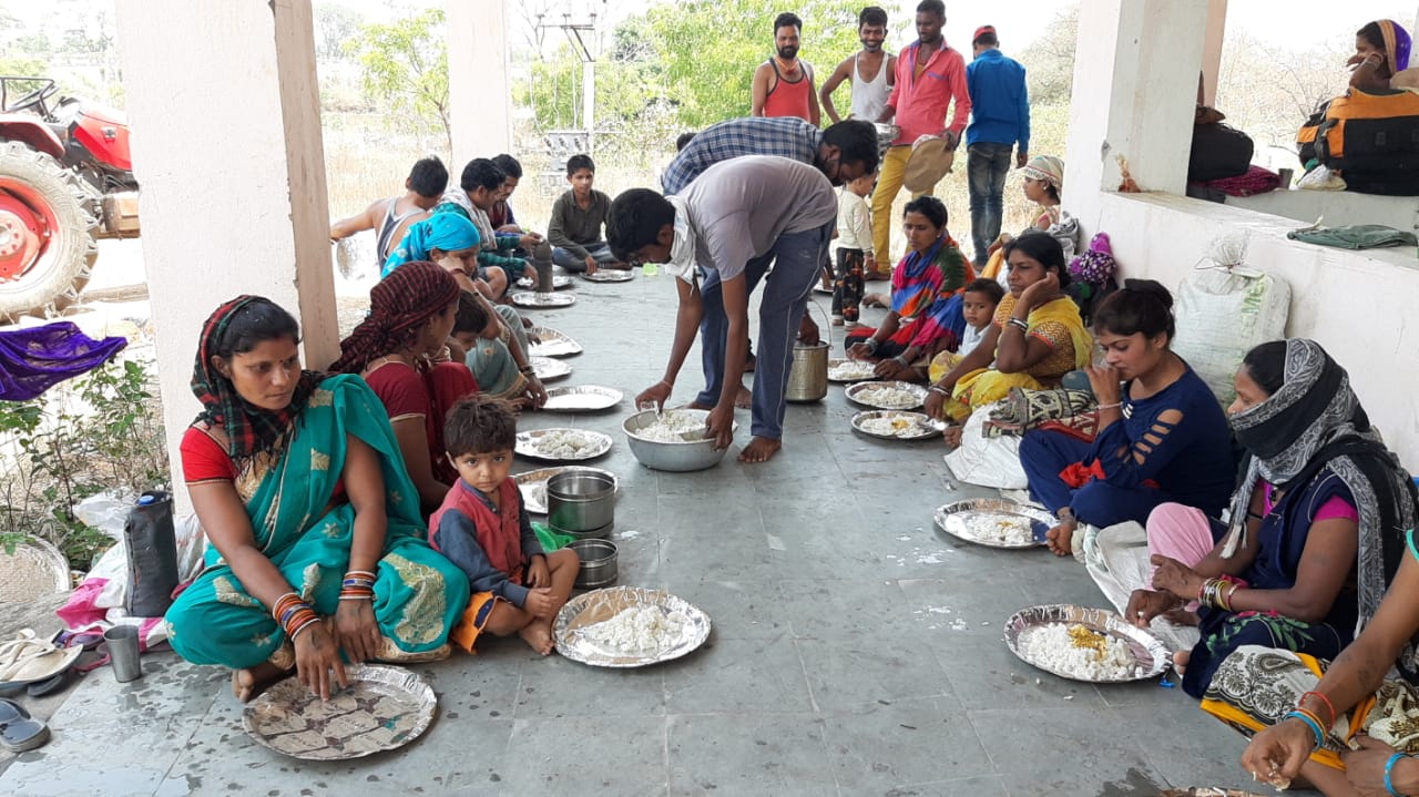 FOOD DISTRIBUTION TO MIGRANT LABOURS