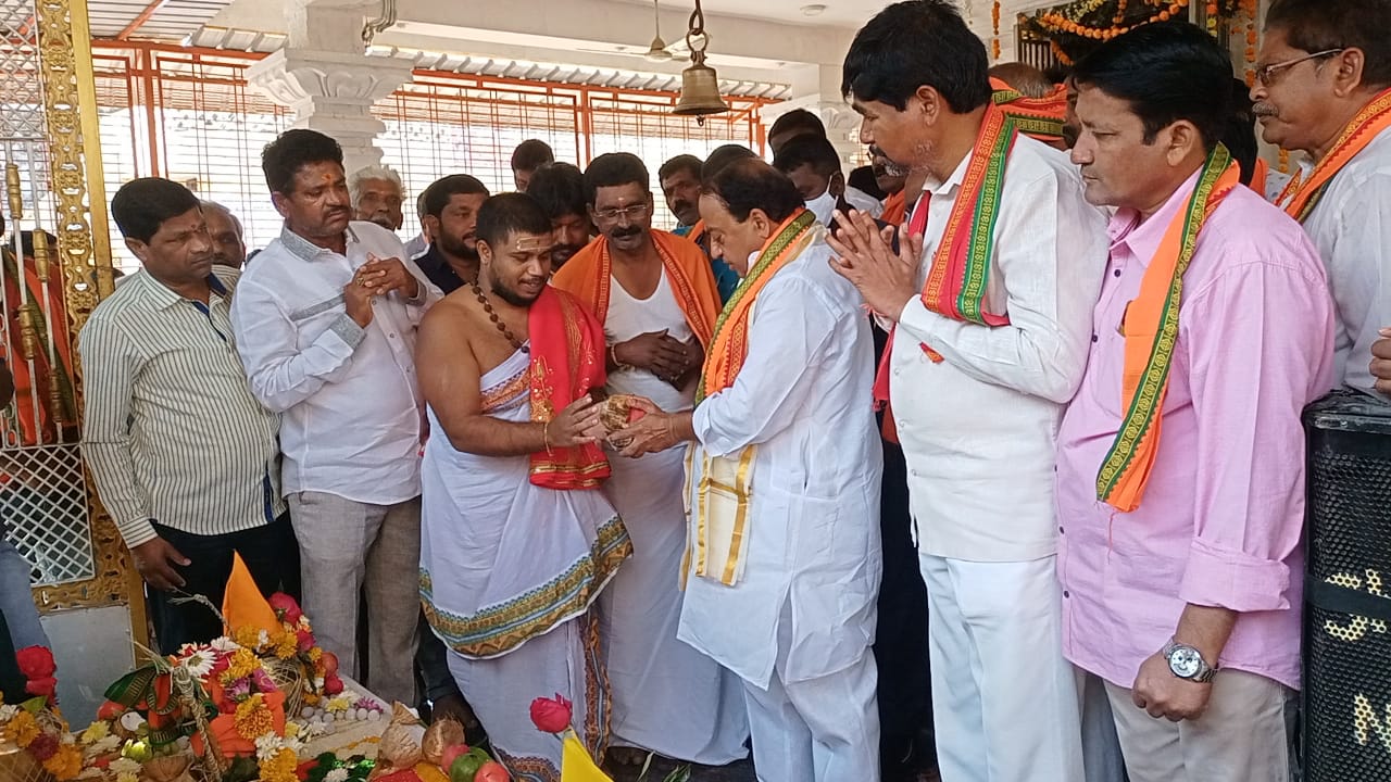 minister indrakaran reddy participate in chinthakuntawada hanuman temple second anniversary