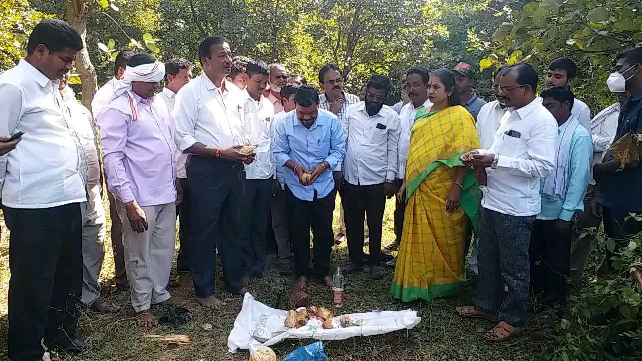 mla rekha nayak visited in utnoor mandal