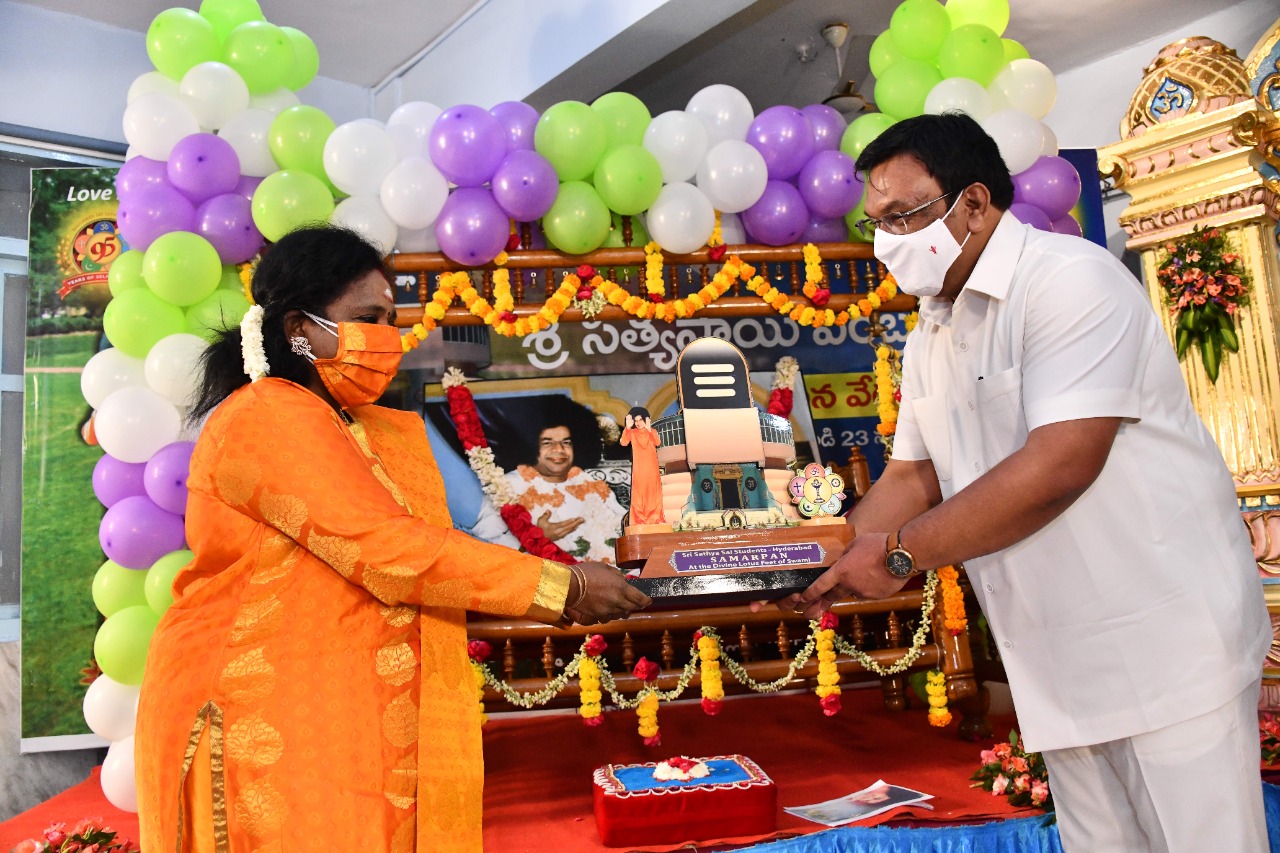 Governor Tamilsai visiting Satyasai Baba Mandir