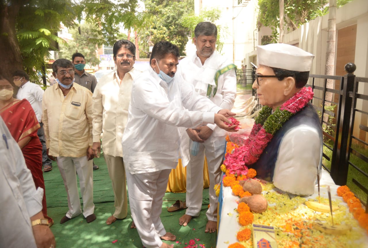 all party leaders tribute to konda laxman bapuji at ashoknagar