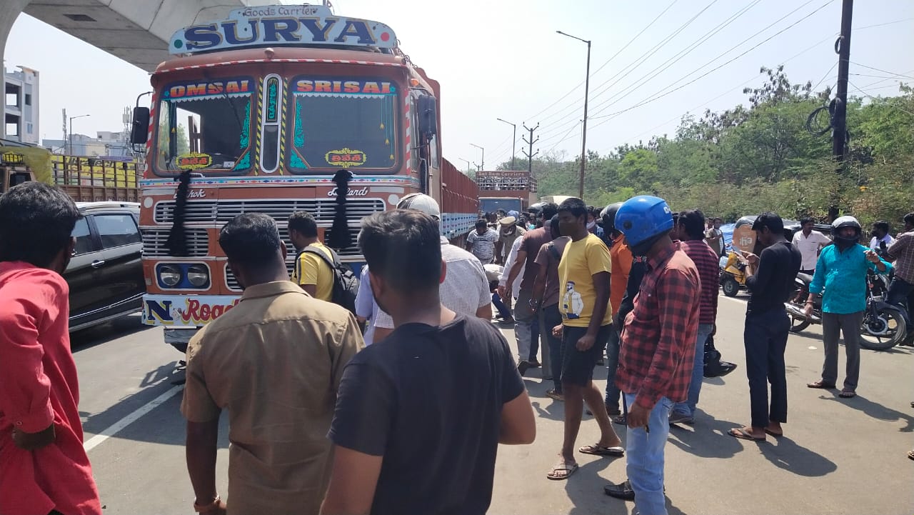 one person died and three persons injured at road accident in near uppal ring road at rto office in hyderabad