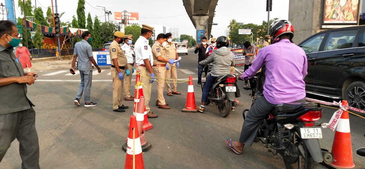 MADHAPUR DCP VISITED KUKATPALLY CHECK POST