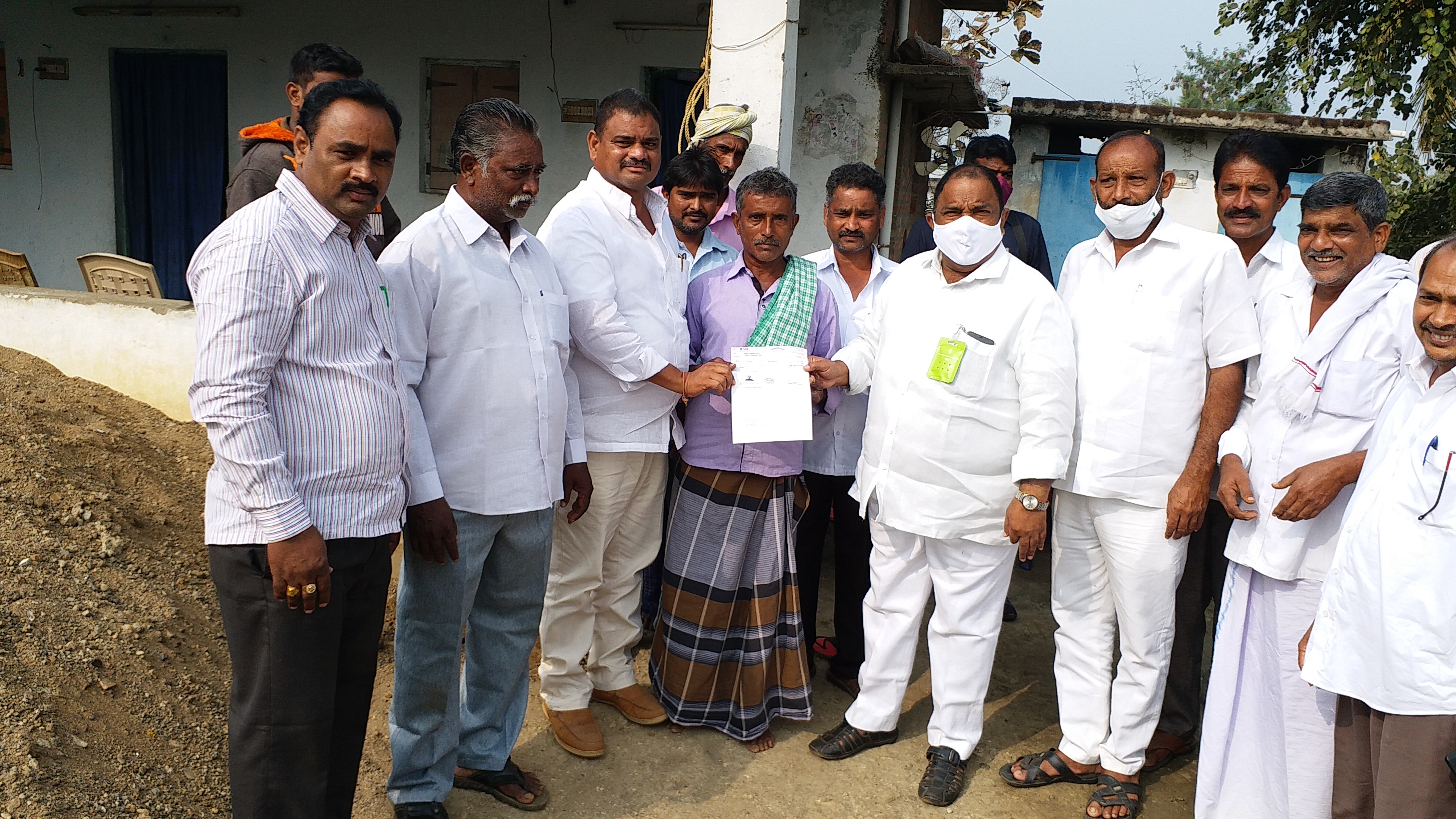 mla sandra venkata veeraiah Honor program to best sarpanch  of kodavati mettu panchayat in khammam district