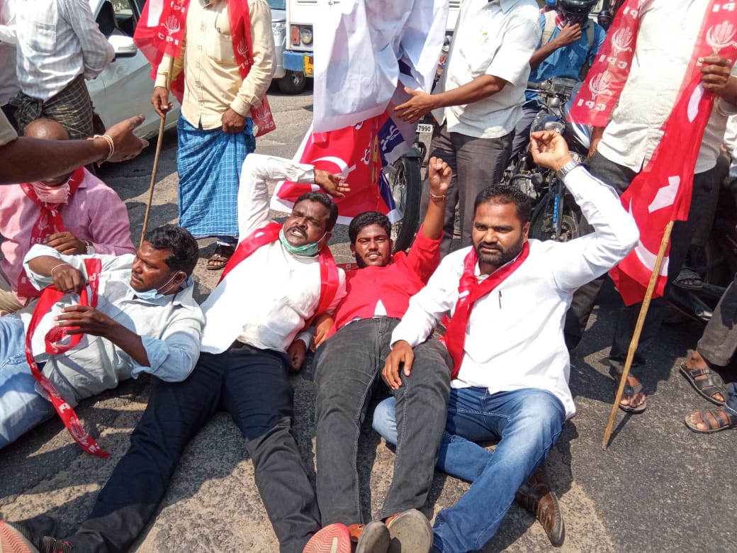 CPI protest on Karimnagar- Warangal road