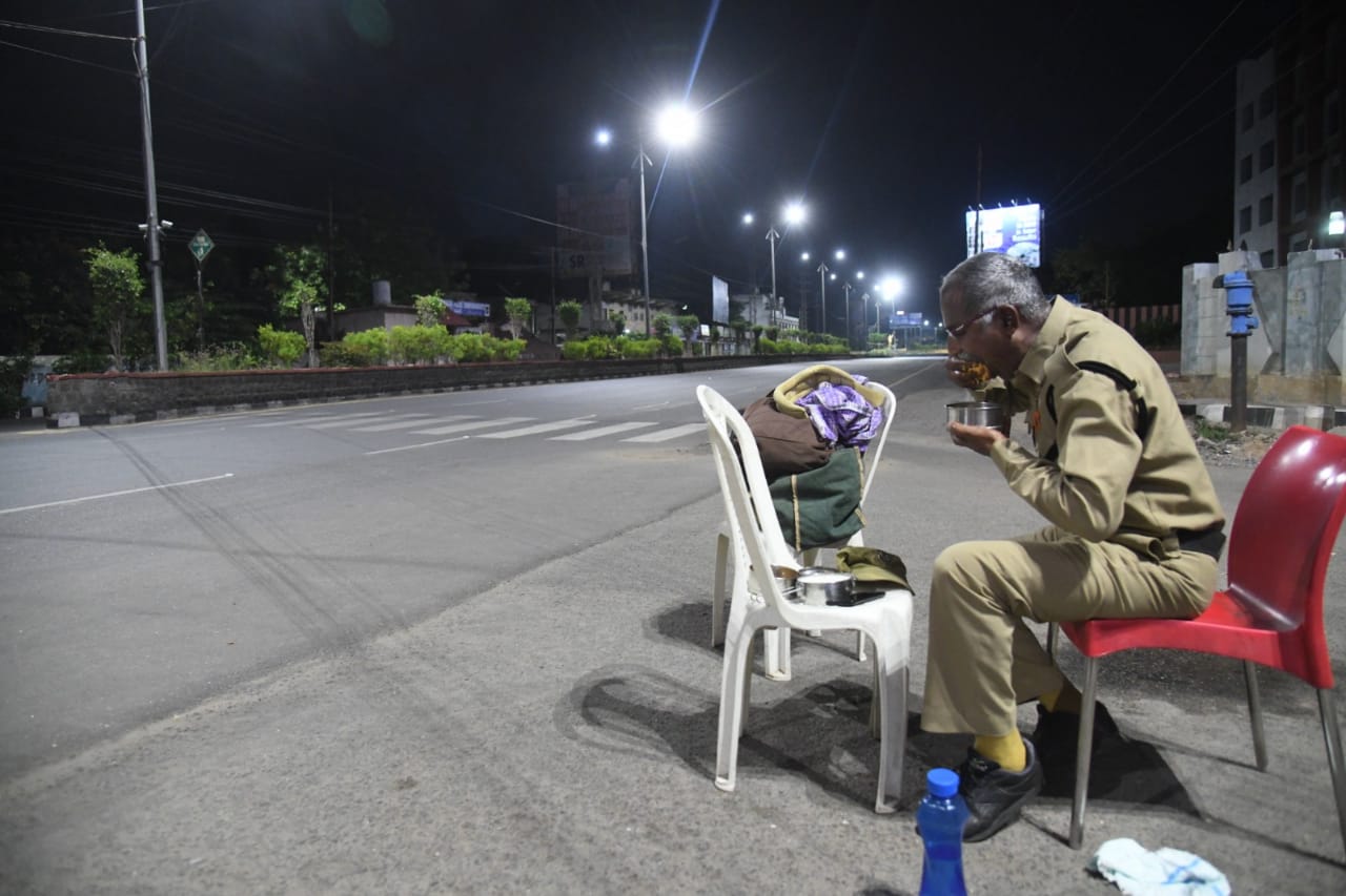 POLICE DOING THEIR DUTIES IN NIGHT IN KARIMNAGAR