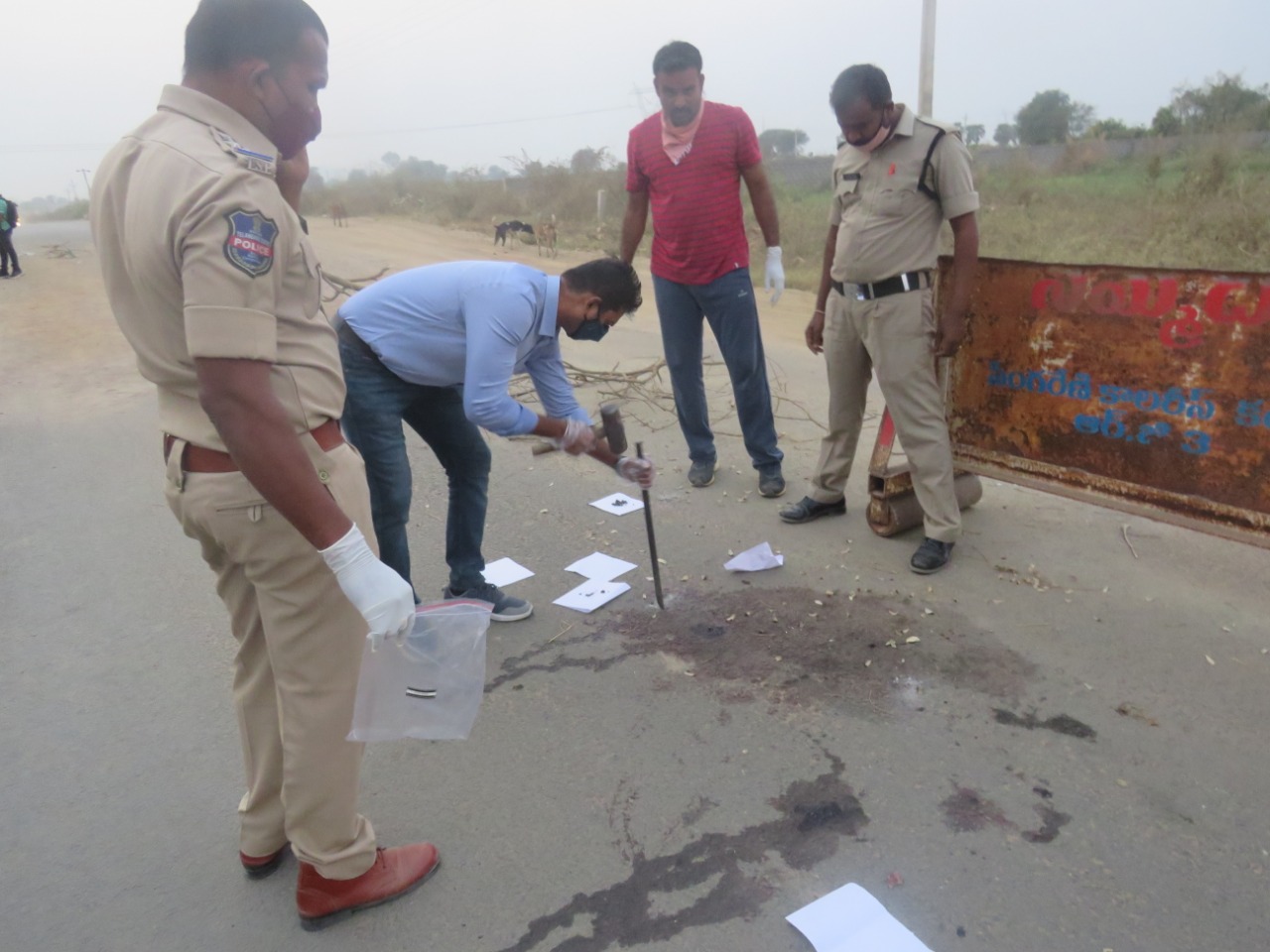 ఘటనాస్థలిలో సిబ్బంది