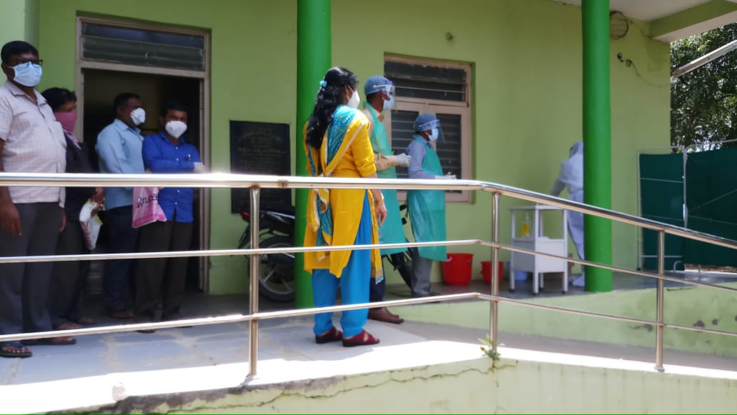 district health officer inspect primary health care centre in karimnagar town