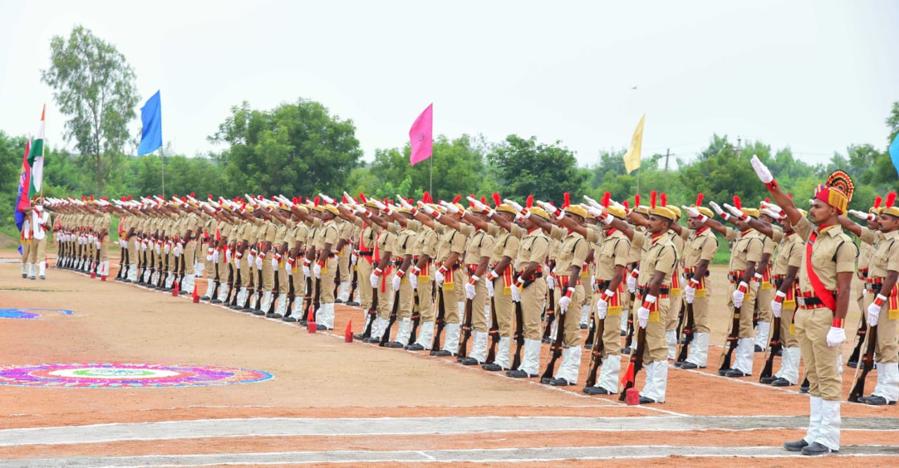 కానిస్టేబుళ్ల అవుటింగ్​ పరేడ్​ కార్యక్రమం