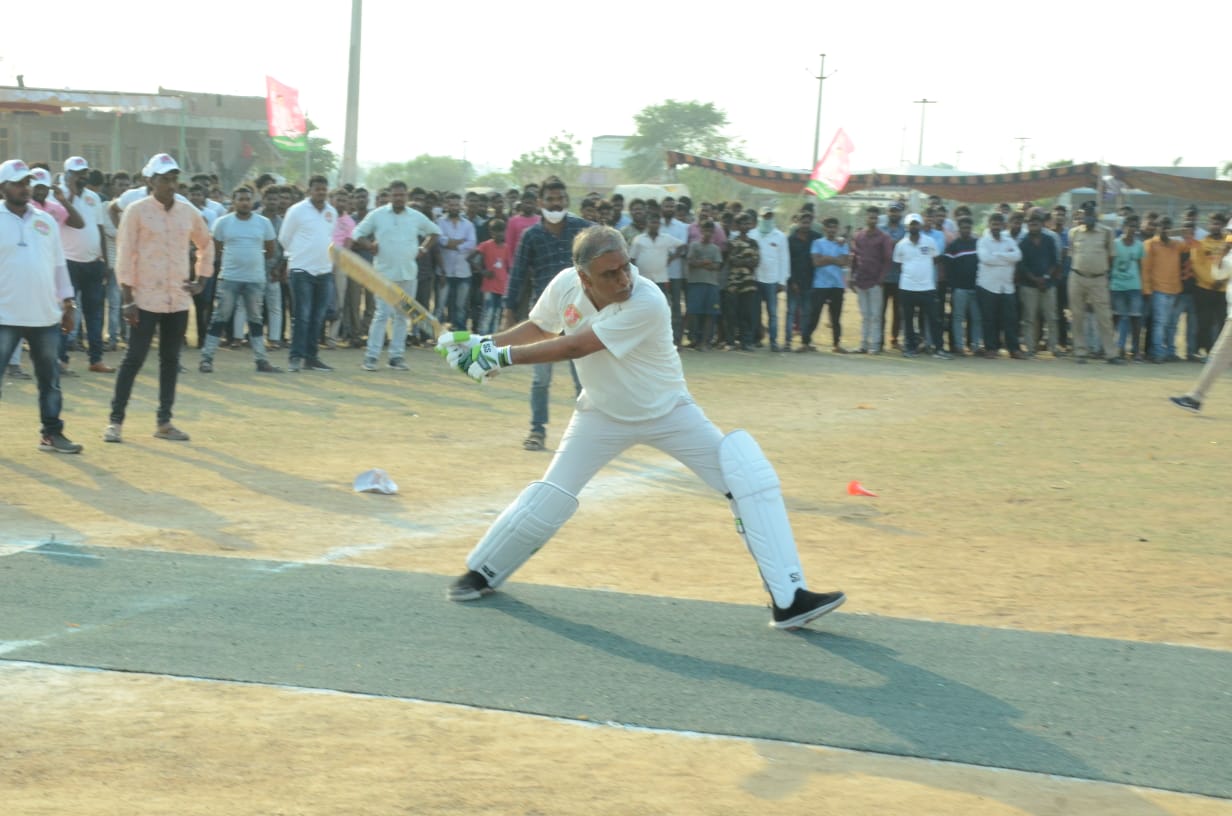 cm kcr birthday celebrations, minister harish rao