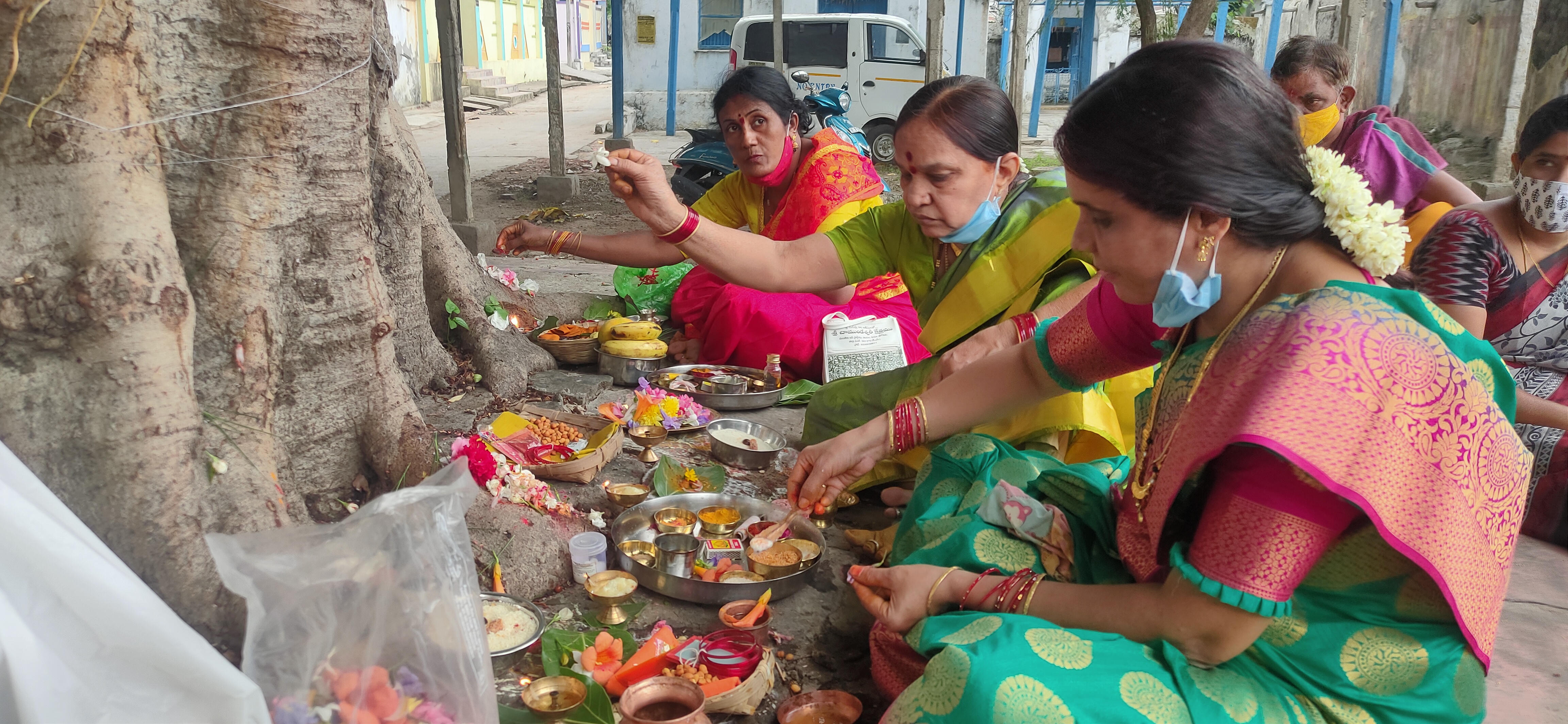 Womens performing Vata savitri vratam