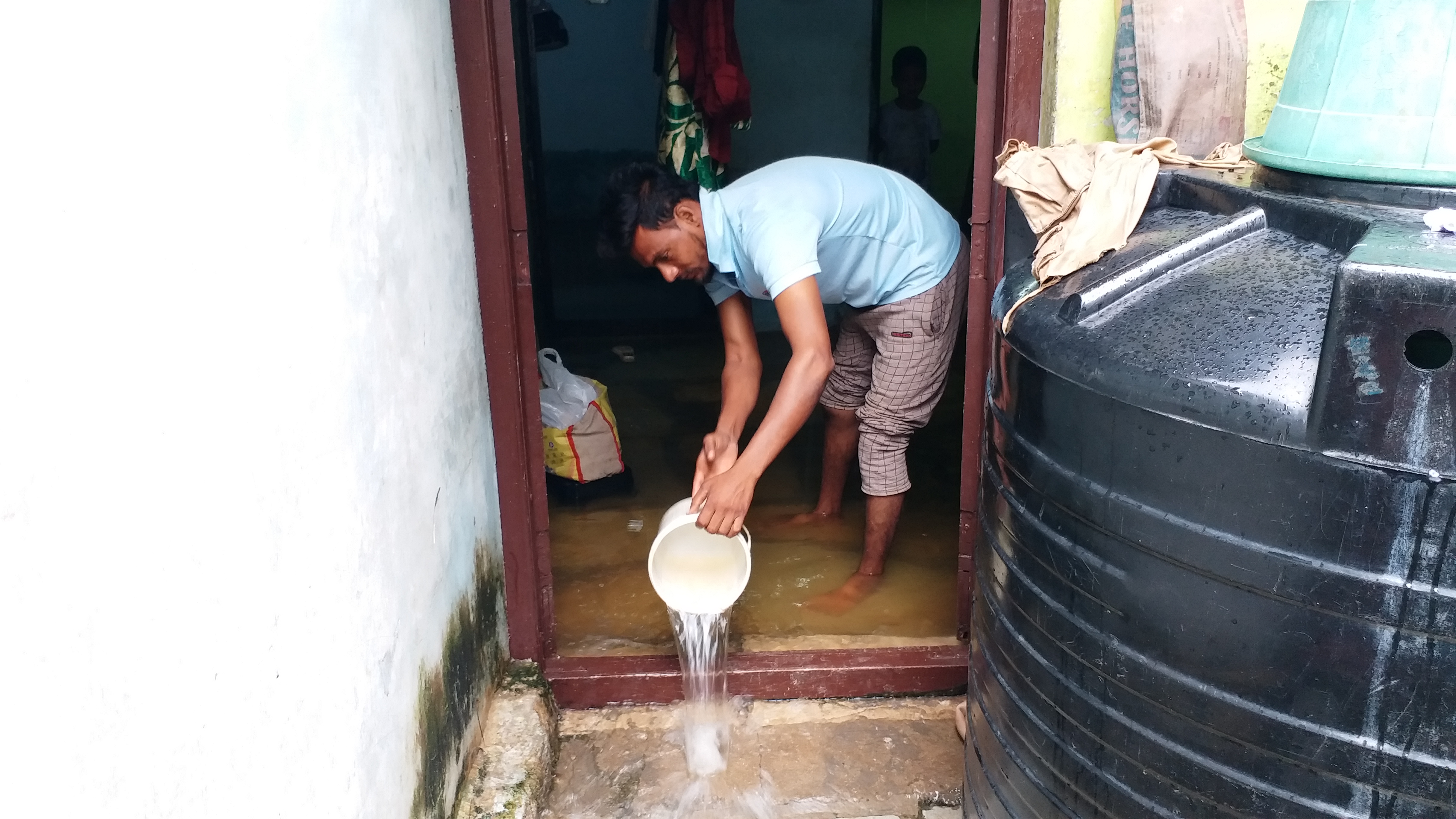 houses were surrounded by rain water in mahabubnagar