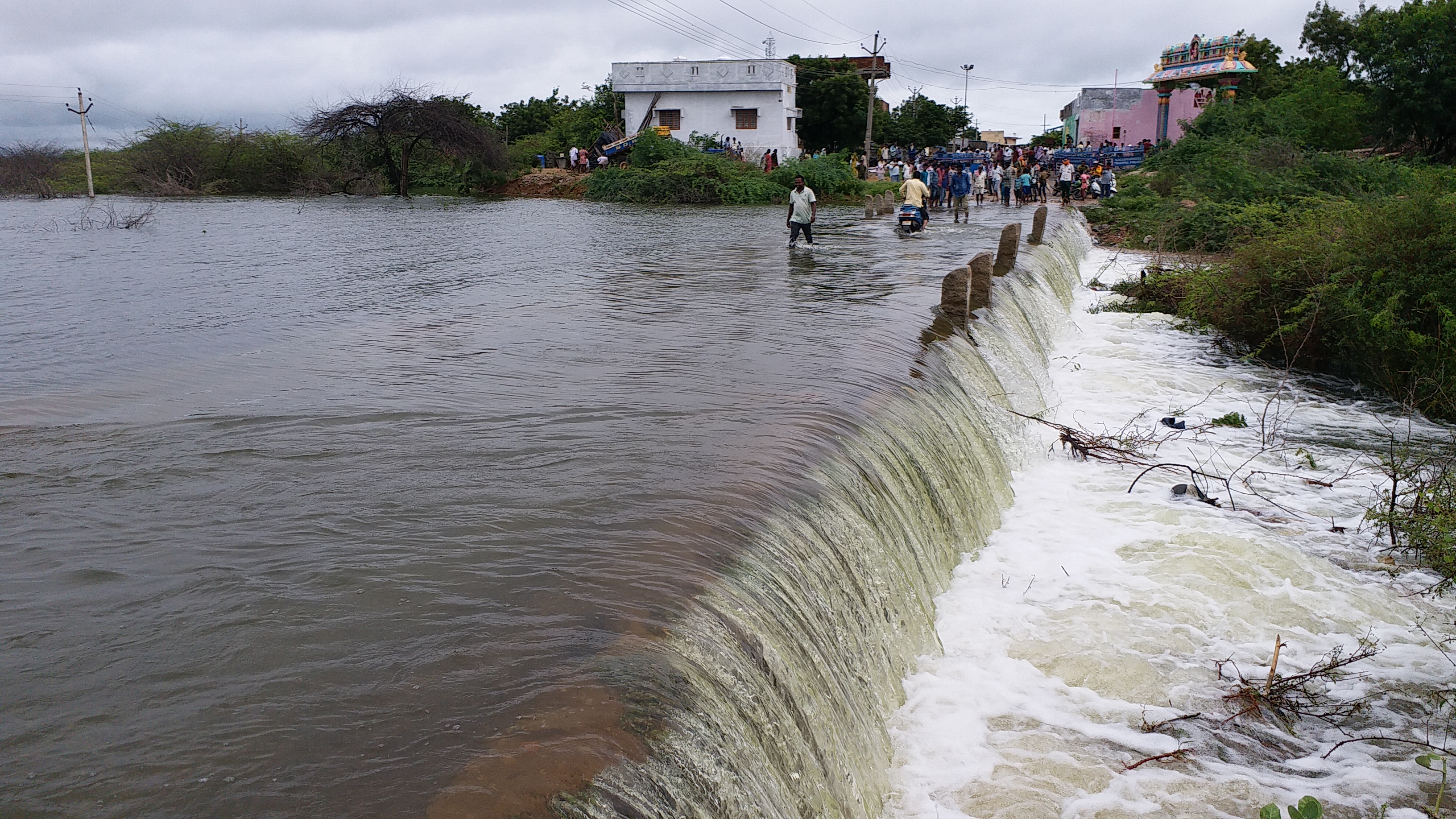 heavy-rains-in-nagarkurnool-and-people-facing-many-problems