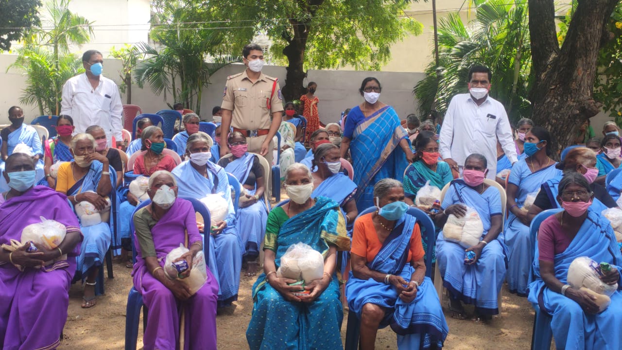 groceries distribution in dharmaram yadadri bhuvanagiri district