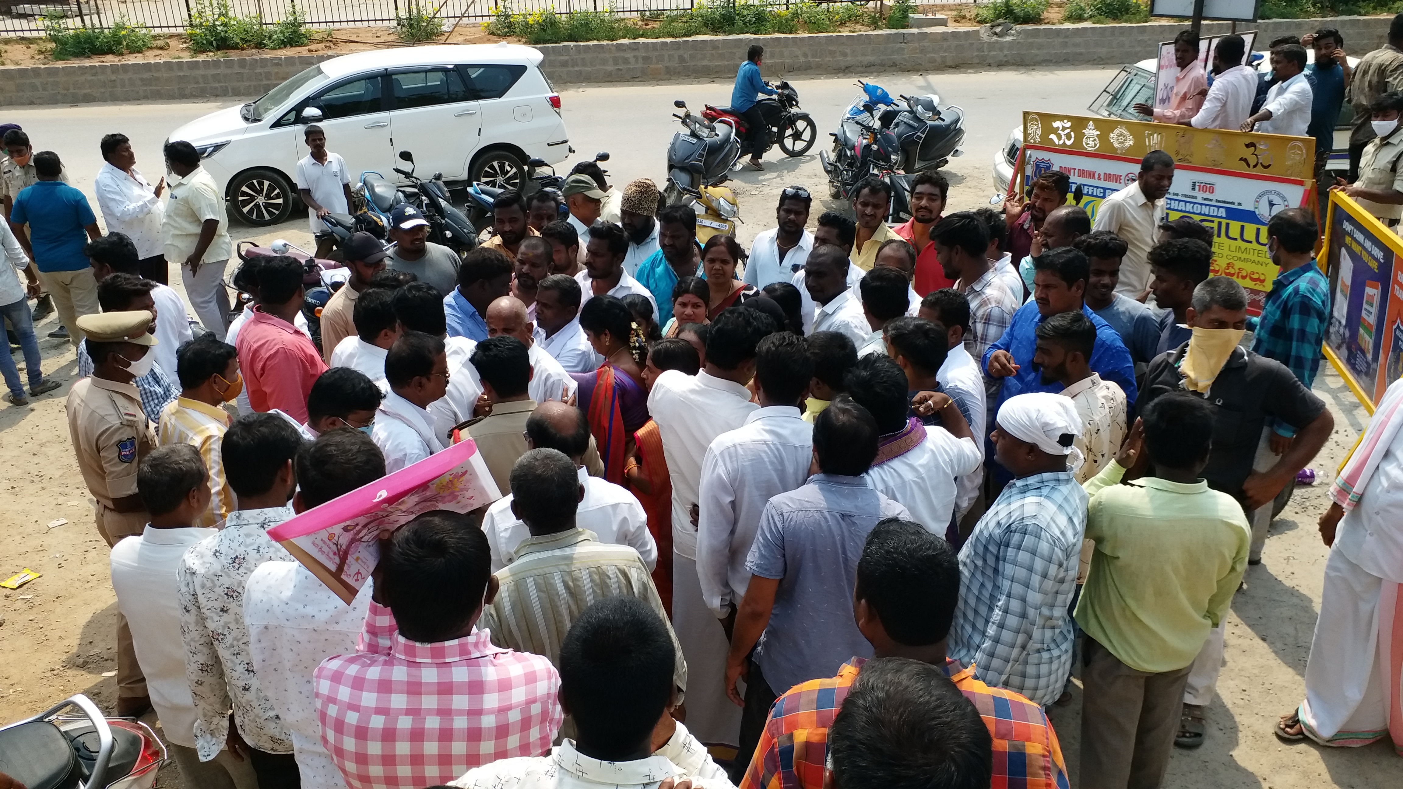 problems to devotees in yadadri temple