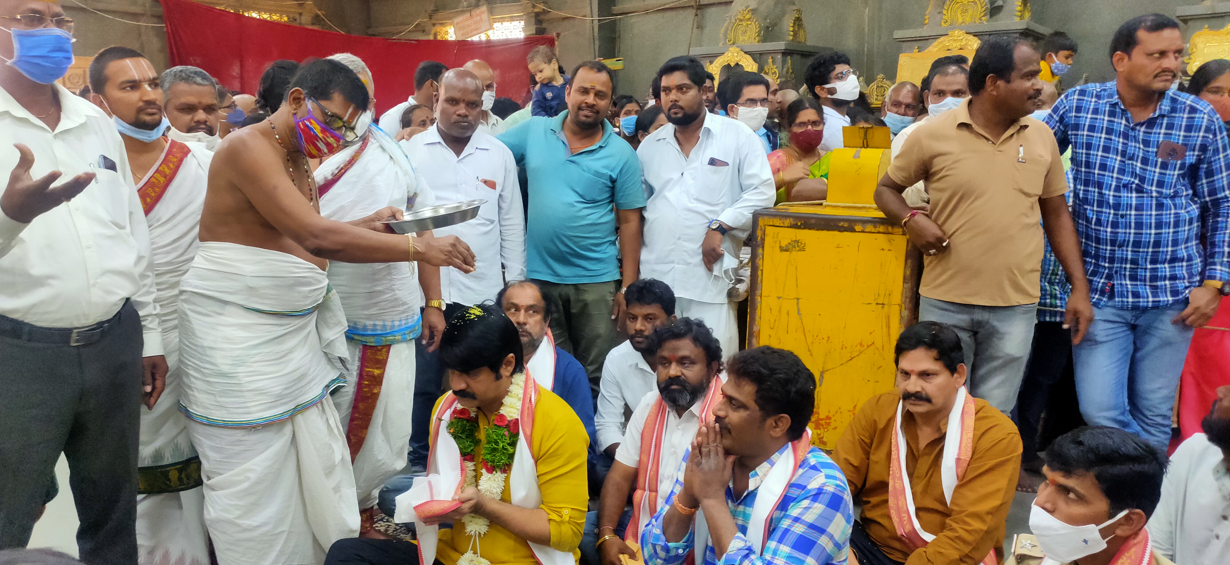 Hero Srikanth Visited Yadadri temple