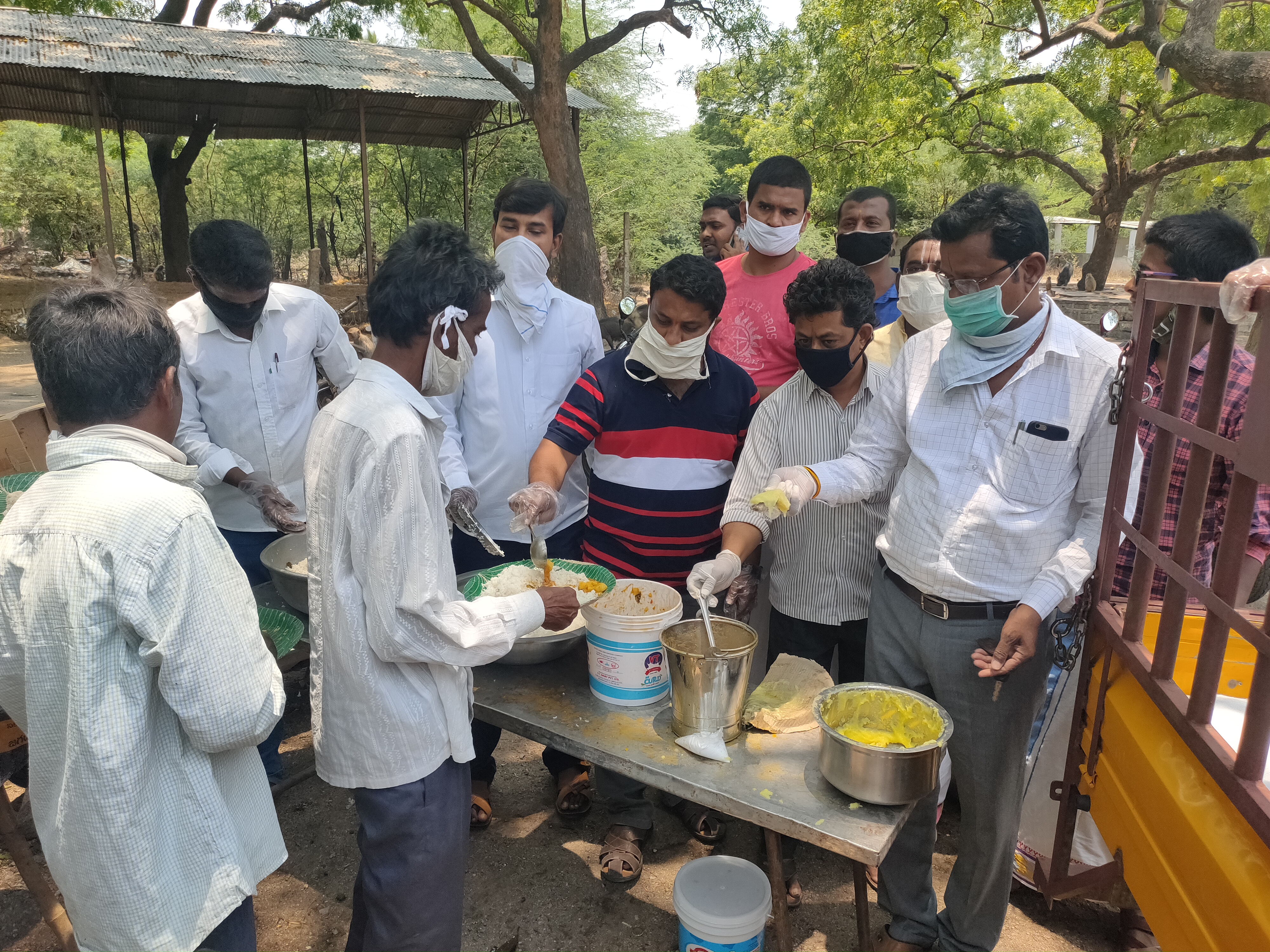 OLD STUDENTS DISTRIBUTED FOOD TO POOR