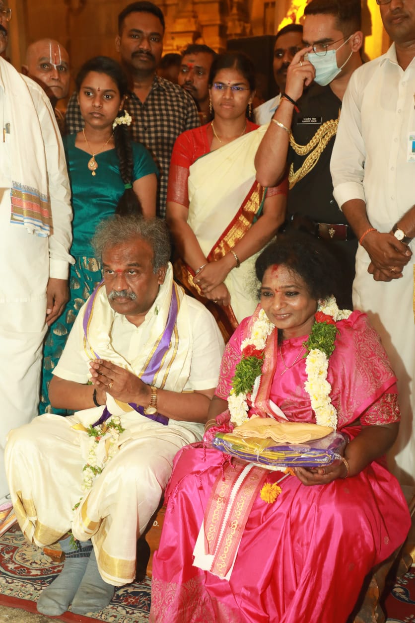 Governor tamilisai visited yadadri temple and eo geetha reddy not attended in governor visit program