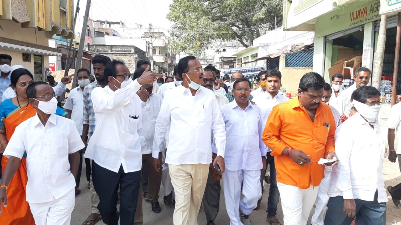 bjp leader motkupalli narasimhulu visited in yadadri