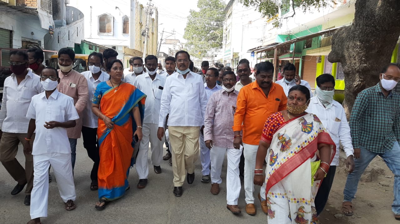 bjp leader motkupalli narasimhulu visited in yadadri