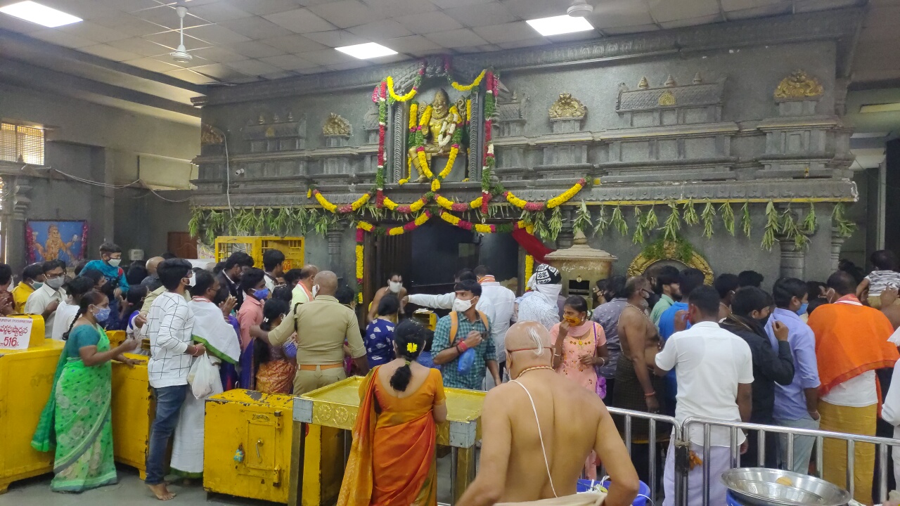 Yadadri Temple devotees revenue Increased in sunday